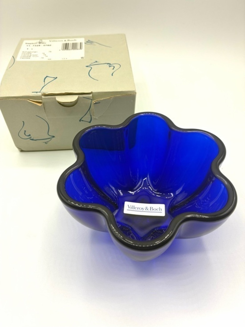 Villeroy & Boch Neptun Blau Cobalt Blue Scalloped Glass Bowl w Box